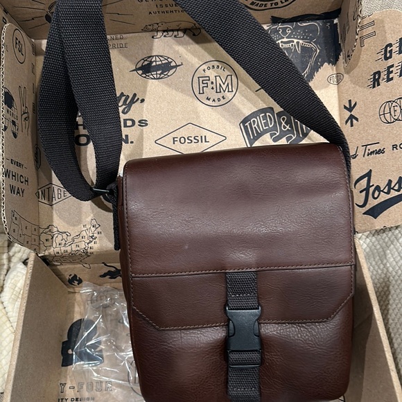 FOSSIL Leather Messenger Bag - Picture 1 of 5